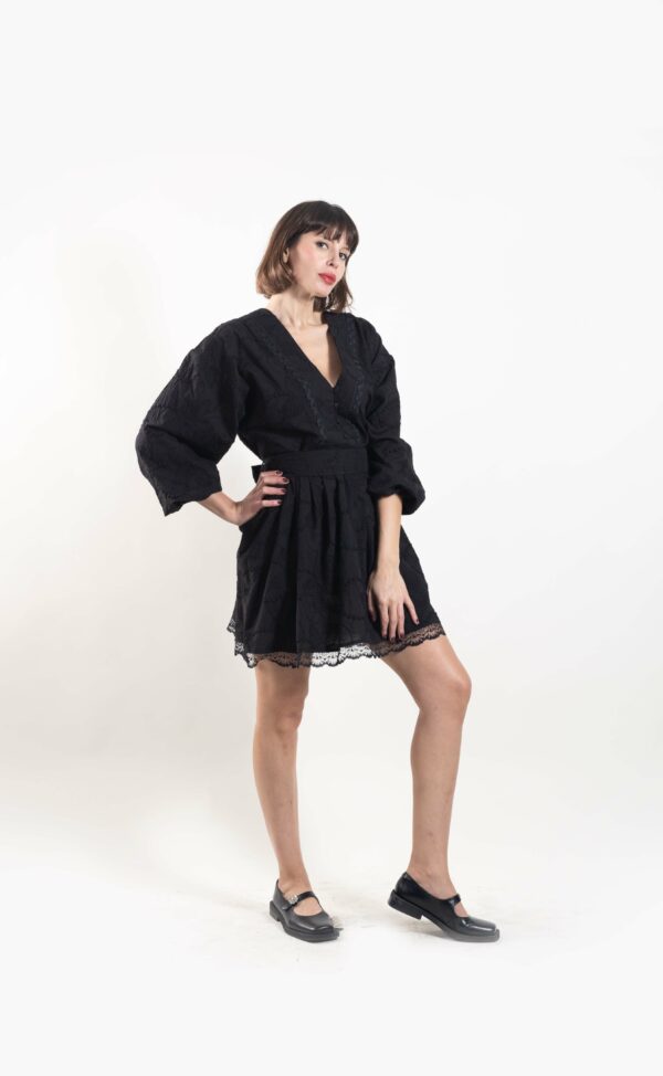 Robe Michelle noir en broderie anglaise