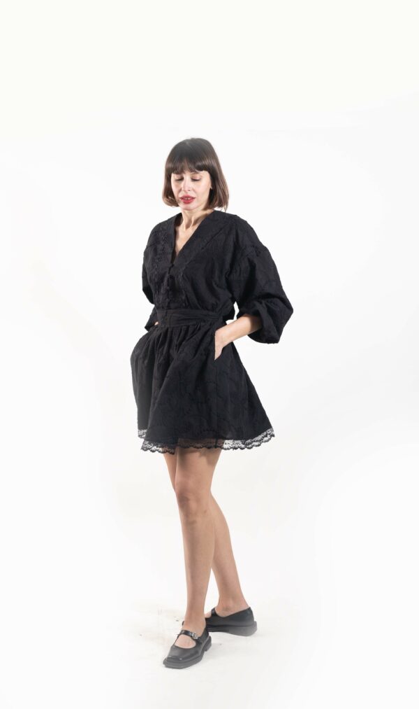 Robe Michelle noir en broderie anglaise